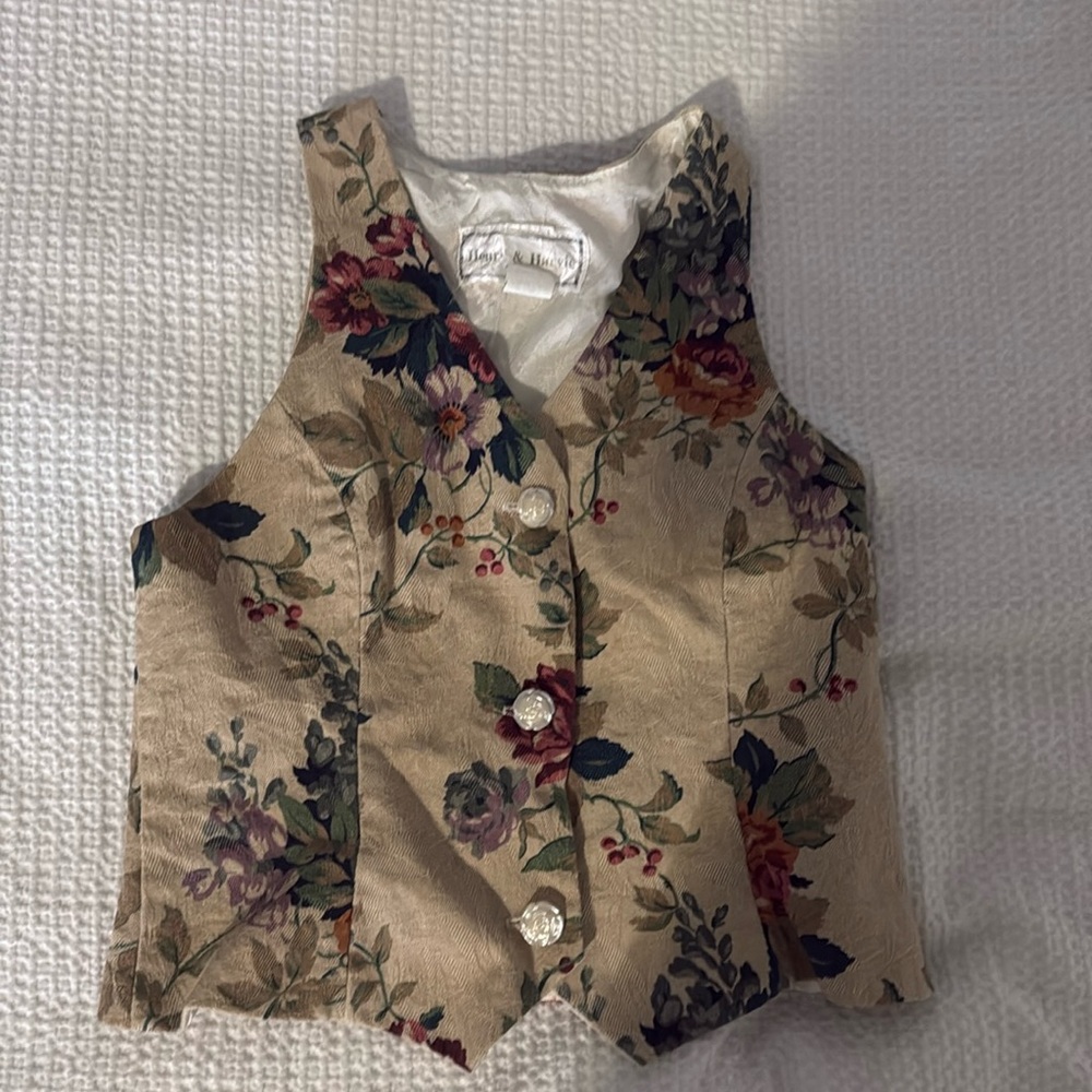 Henry & Harvie vest and skirt set
